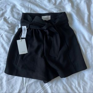 Wilfred New Paperbag Shorts